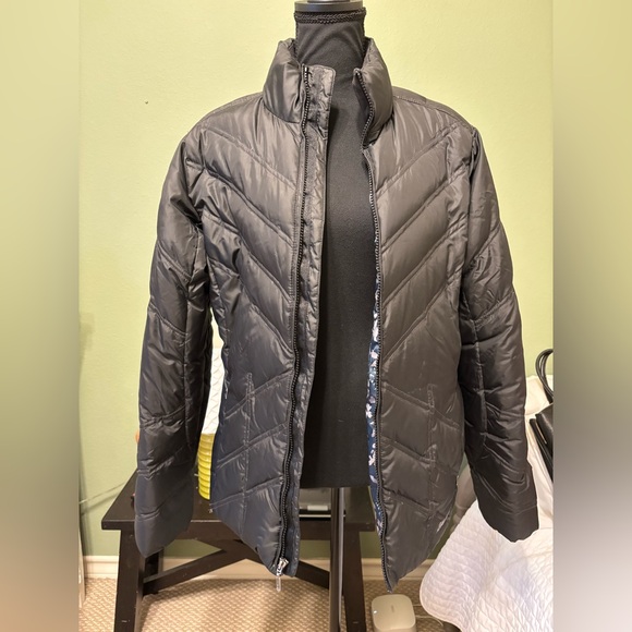 Eddie Bauer Goose Down Black Puffer Jacket coat Medium Packable Puffy Packable - Picture 3 of 16